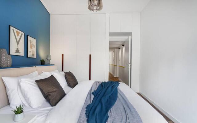 Bright, Modern Retreat Near Acropolis in Koukaki