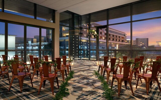 The Jacquard, Autograph Collection