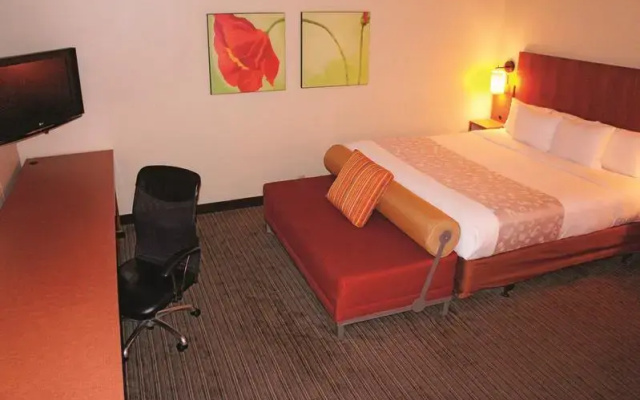 La Quinta Inn & Suites Montgomery Carmichael Road