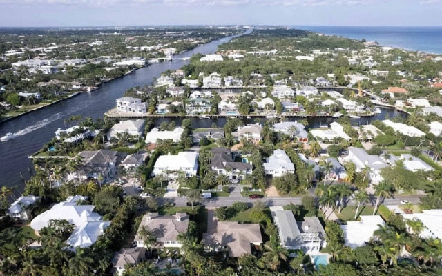 Sun, Shells and Seaspray w/ Lanai