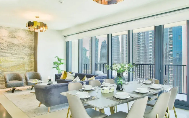 Luxury Skyscraper in the Heart of DT