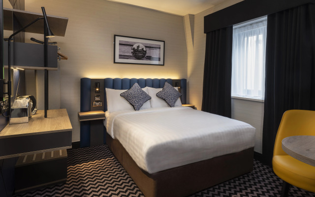Academy Plaza Hotel