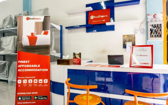 RedDoorz near Benteng Van Den Bosch