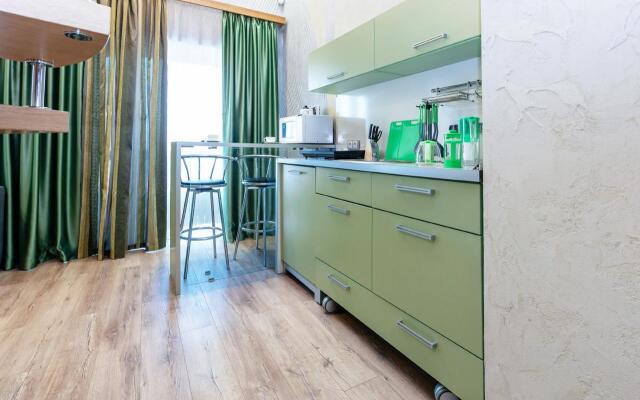 Пять звезд на Ленина 24