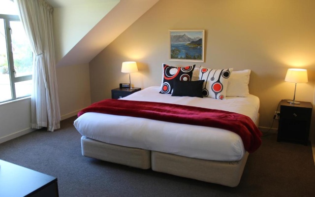 Vintner's Retreat – Guest Rooms – Renwick