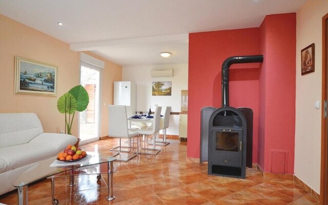 Beautiful Home in Kanfanar With Wifi and 2 Bedrooms