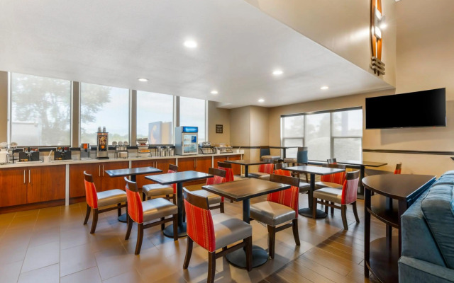 Comfort Inn & Suites Redwood Country
