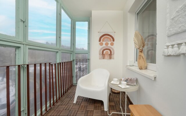 Charming Trzebnicka Apartment by Renters