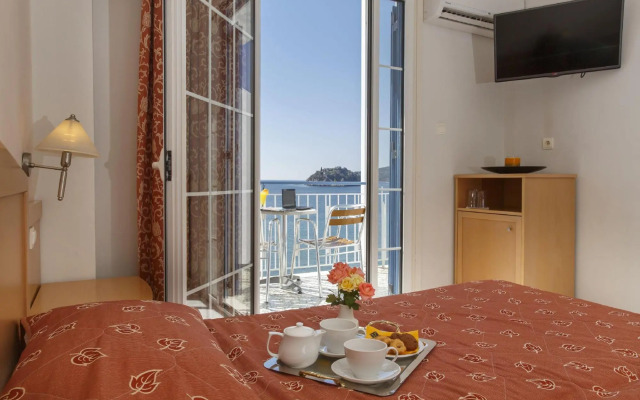 Hotel Tolo