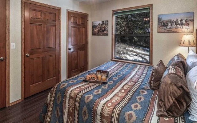 Midtown Riverfront 1, 2 Bedrooms, Hot Tub, Sleeps 6