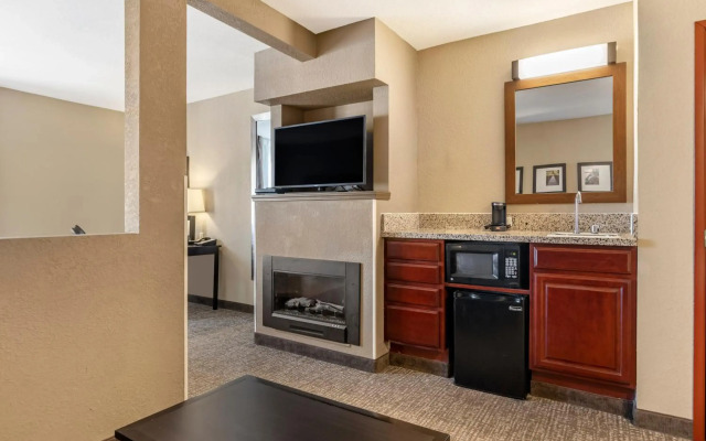 Comfort Inn & Suites