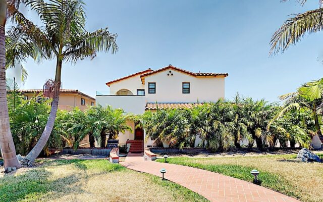 1731 Plum Street Duplex Unit B - 3 Br apts by RedAwning