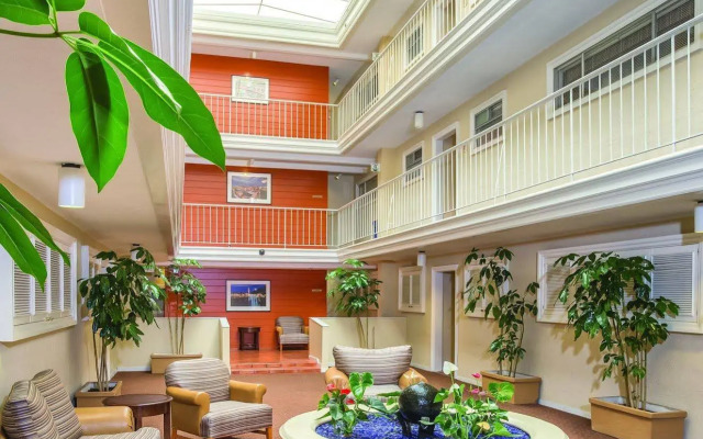 Suites At Fishermans Wharf