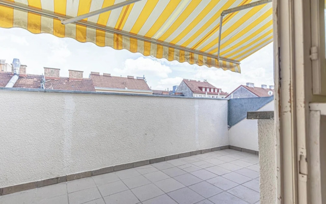 Stylish 3BR Apt With Balcony City Center