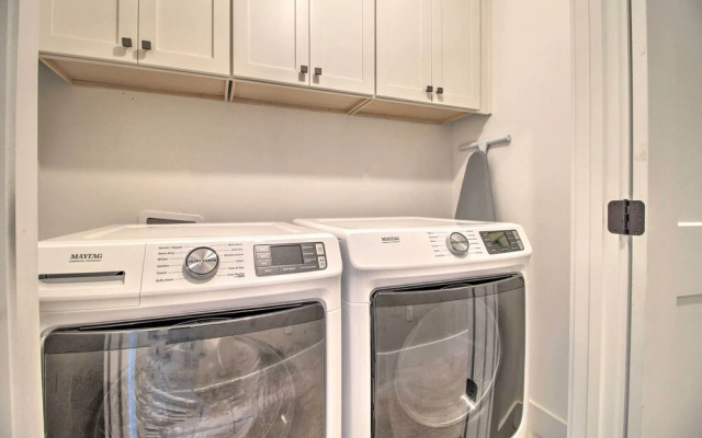 Pet-friendly Villa w/ Balcony in Bluffton!