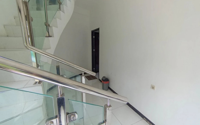 Urbanview Hotel Trisna Srabah