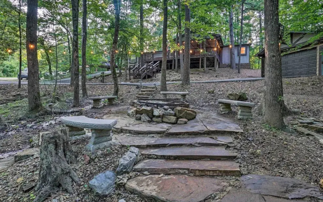 Broken Bow Oasis: Hot Tub, Fire Pit & Patio