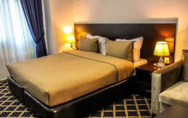 Kristal Hotel