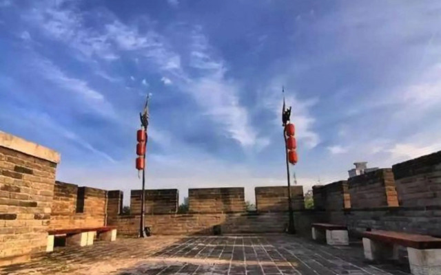 鸿晟云栖酒店(西安航天城凤栖原地铁站店)