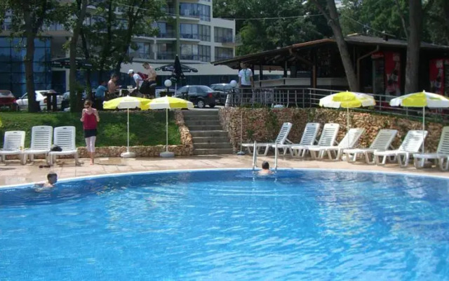 Aquamarine Apartments