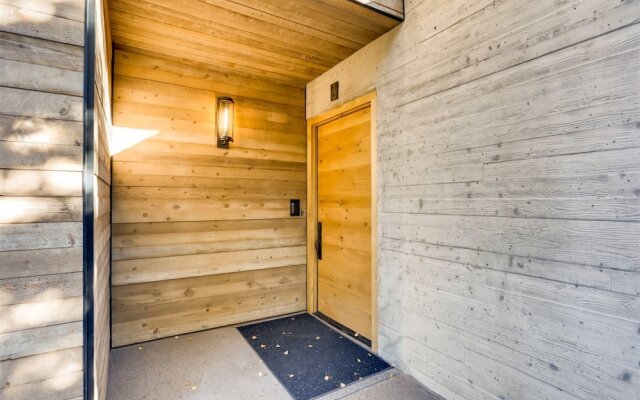 1-184 West Meadow Drive