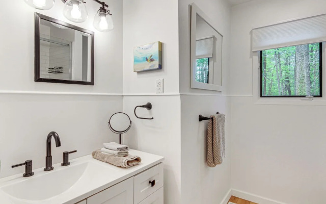 Hendersonville Vacation Rental w/ Private Hot Tub!