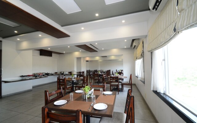 Crimson Park Shripriya Hotel