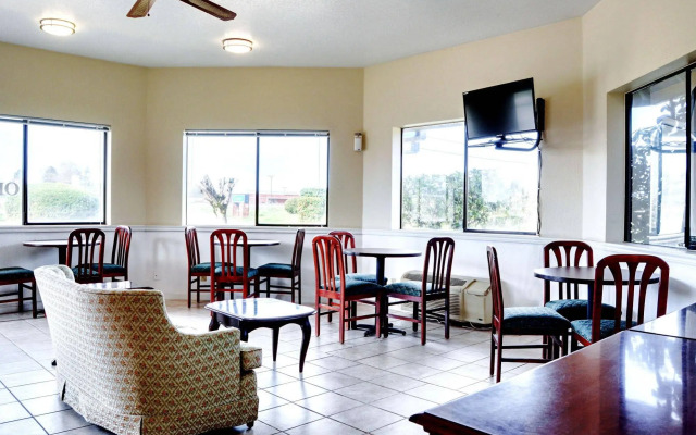 OYO Woodland Hotel and Suites
