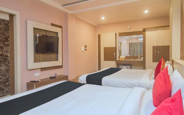 Capital O 28319 Hotel Ganayak