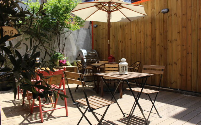 Bunk Guest House - Hostel