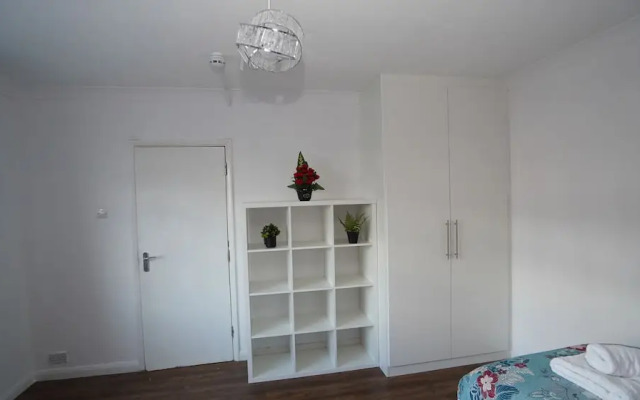 Spacious 3BR House Sleeps 6
