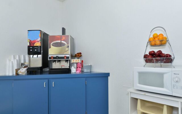 Travelodge by Wyndham Mackinaw City