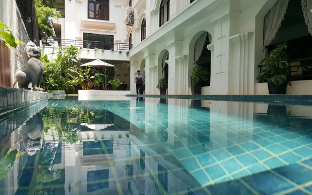 Grand Riverview Boutique Hotel