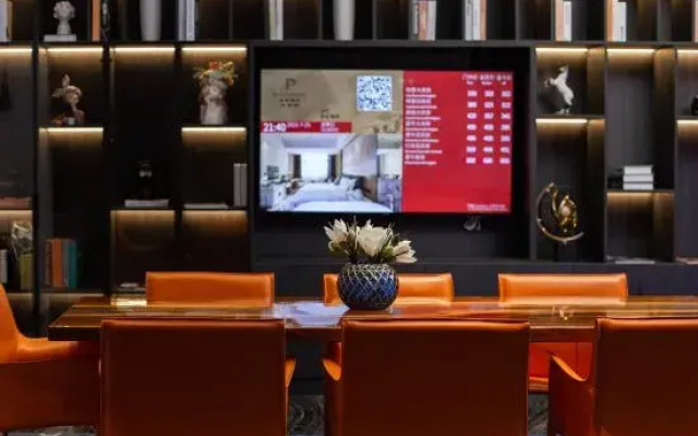 Paco Hotel (North Square Branch of Maoming HSR Station)