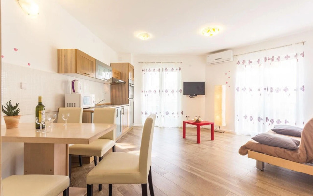 Stunning Home in Premantura With Wifi and 2 Bedrooms