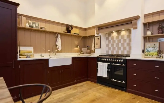 The Rosebery Retreat - Inviting 4bdr With Garden