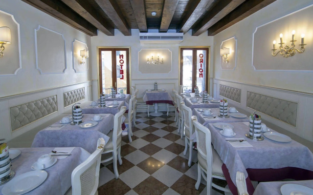 Hotel Orion