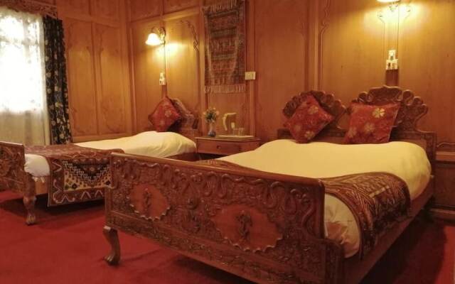 New kolohai Group of Houseboats