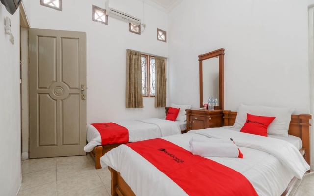 RedDoorz near Watervang Lubuk Linggau 2 – Guest Rooms – Lubuklinggau