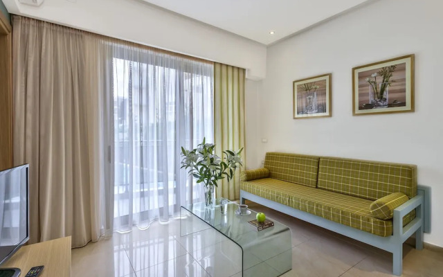 Leonidas Hotel And Apartments