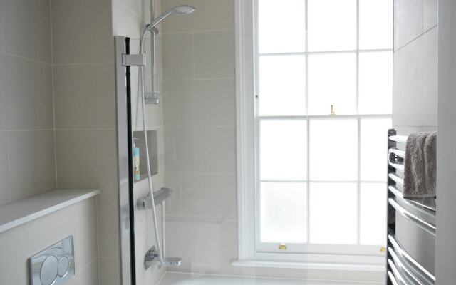 4 Bedroom House in Hackney