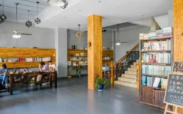 Xunmi Danxia Inn (Danxia Mountain Scenic Area Store)