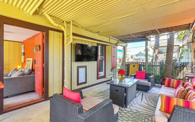 Private Pool, Deck & Patio: Galveston Oasis!