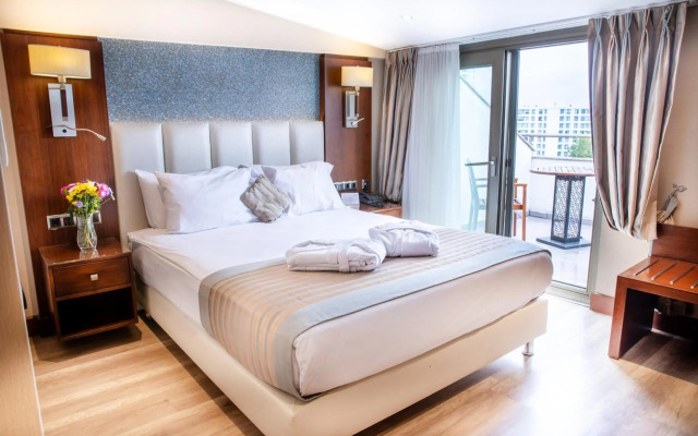 Grand Aras Hotel & Suites