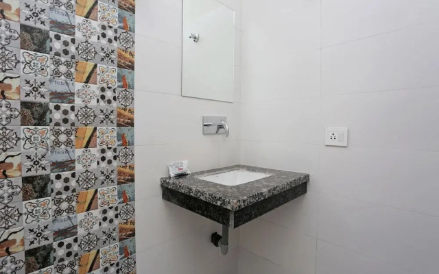 Golden Leaf By OYO Rooms