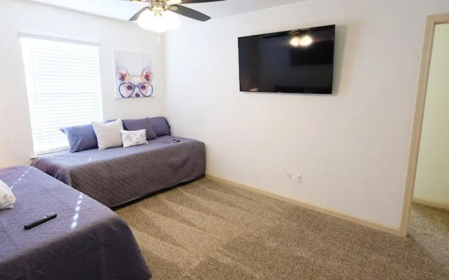 5Bdrm 2.5Bath 9Beds - The Nest Big House