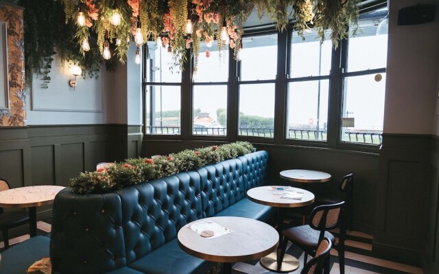 The Royal Bar & Shaker