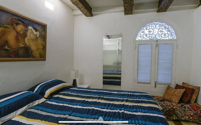 Luxury Large Apartment With Colonial Balcony