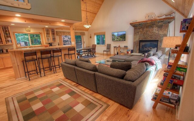 Knotty Pine Retreat 3 Bedroom Home