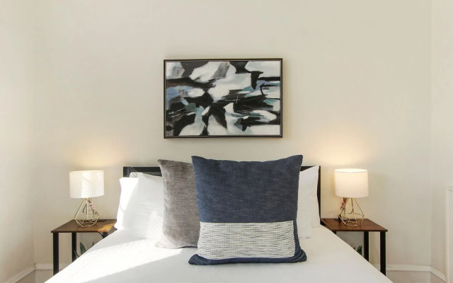 1-Bedroom Nice Apartment in Skokie